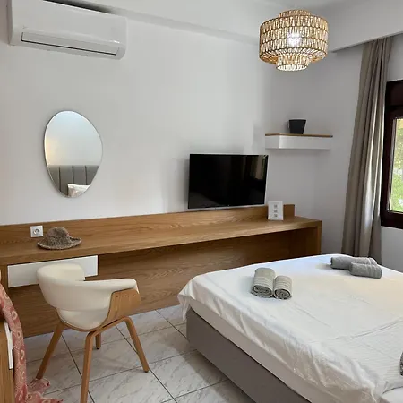Mina's House Beachfront Νικήτη