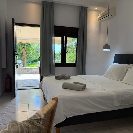 Mina's House Beachfront