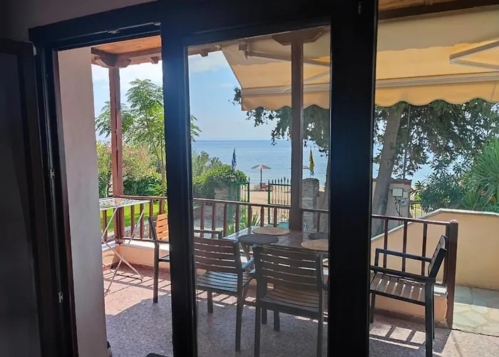 Mina's House Beachfront