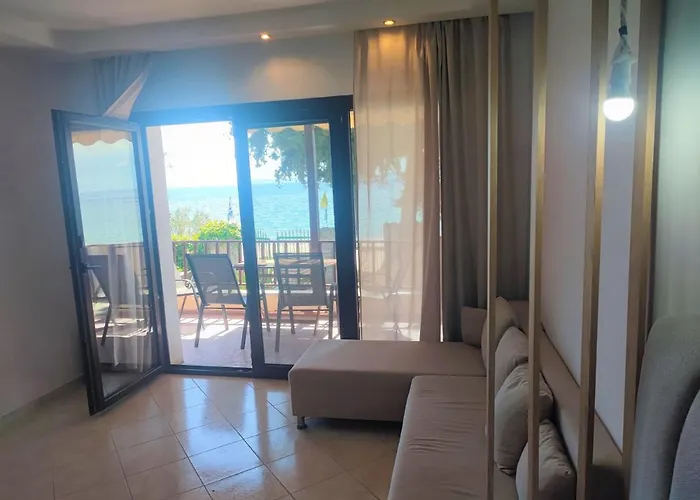 Mina's House Beachfront